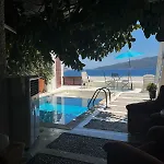 Castle81homes White , Sea View House *