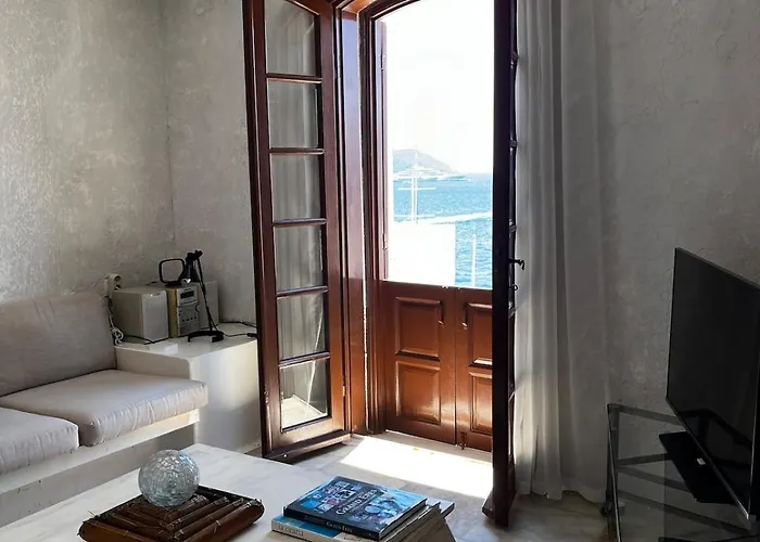 Апартаменты Castle81homes White , Sea View House