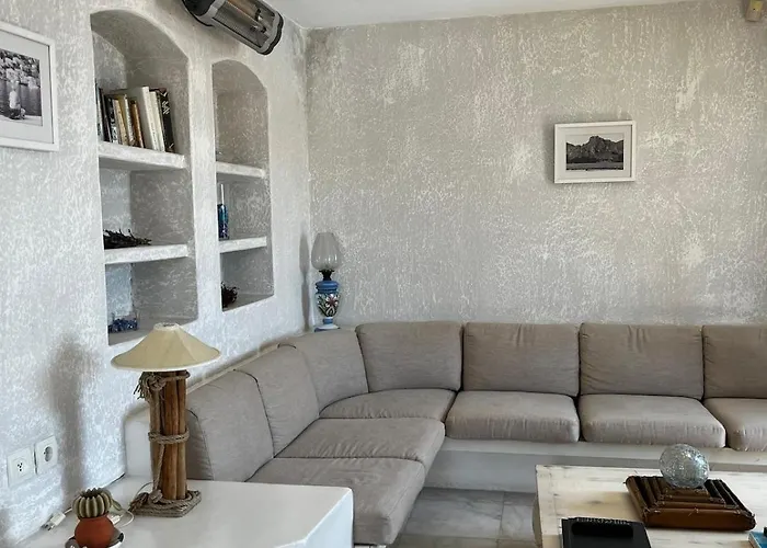 Апартаменты Castle81homes White , Sea View House *