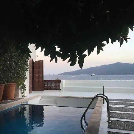 Daire Castle81homes White , Sea View House *