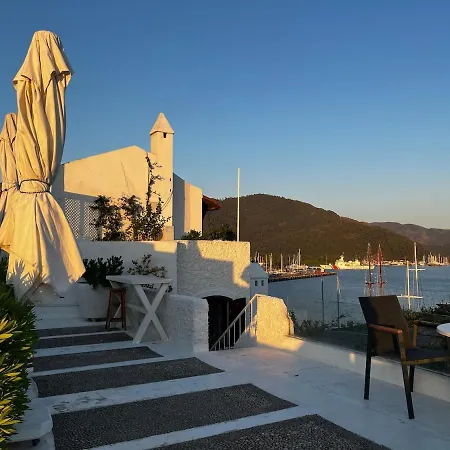 Castle81homes White , Sea View House Apartmán *
