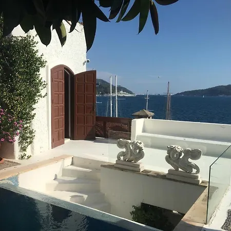 Daire Castle81homes White , Sea View House