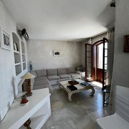 Castle81homes White , Sea View House *