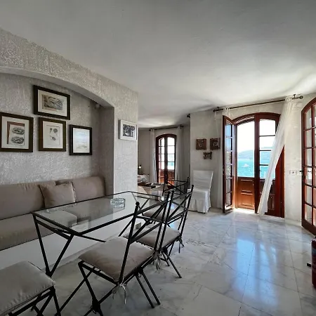 Castle81homes White , Sea View House Apartamento