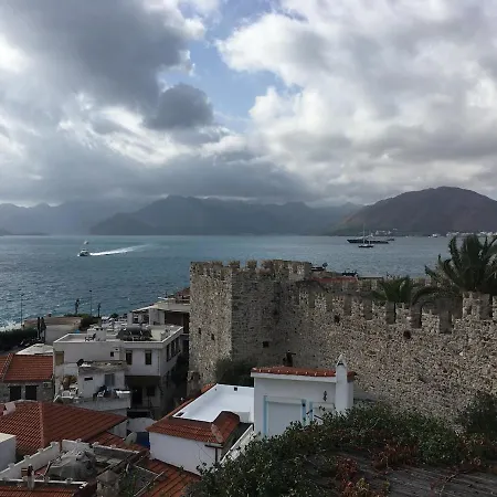 Castle81homes White , Sea View House