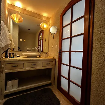 Castle81homes White , Sea View House *