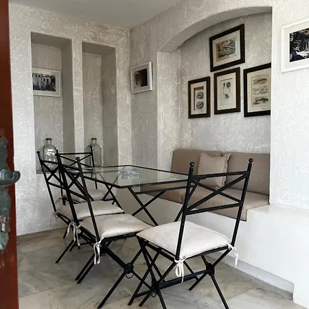 Castle81homes White , Sea View House Appartement