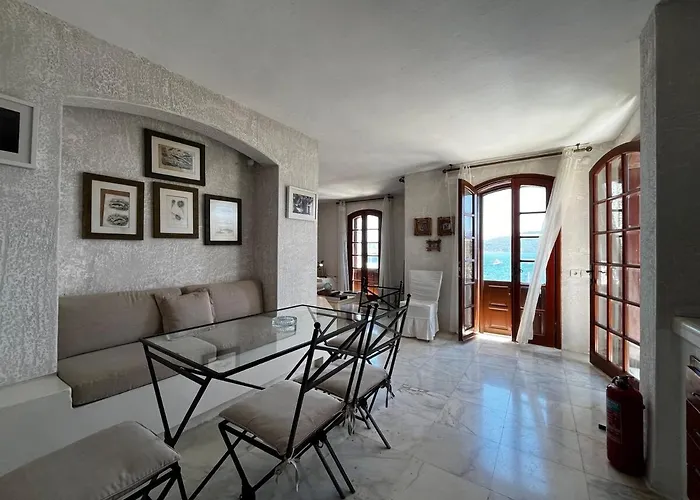 Castle81homes White , Sea View House Apartamento